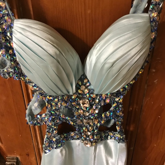 Never worn Prom/Formal gown - Picture 1 of 4